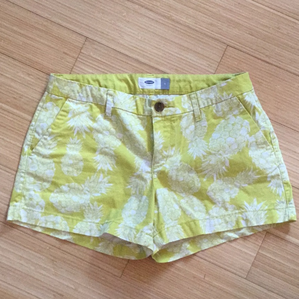 Old Navy pineapple shorts